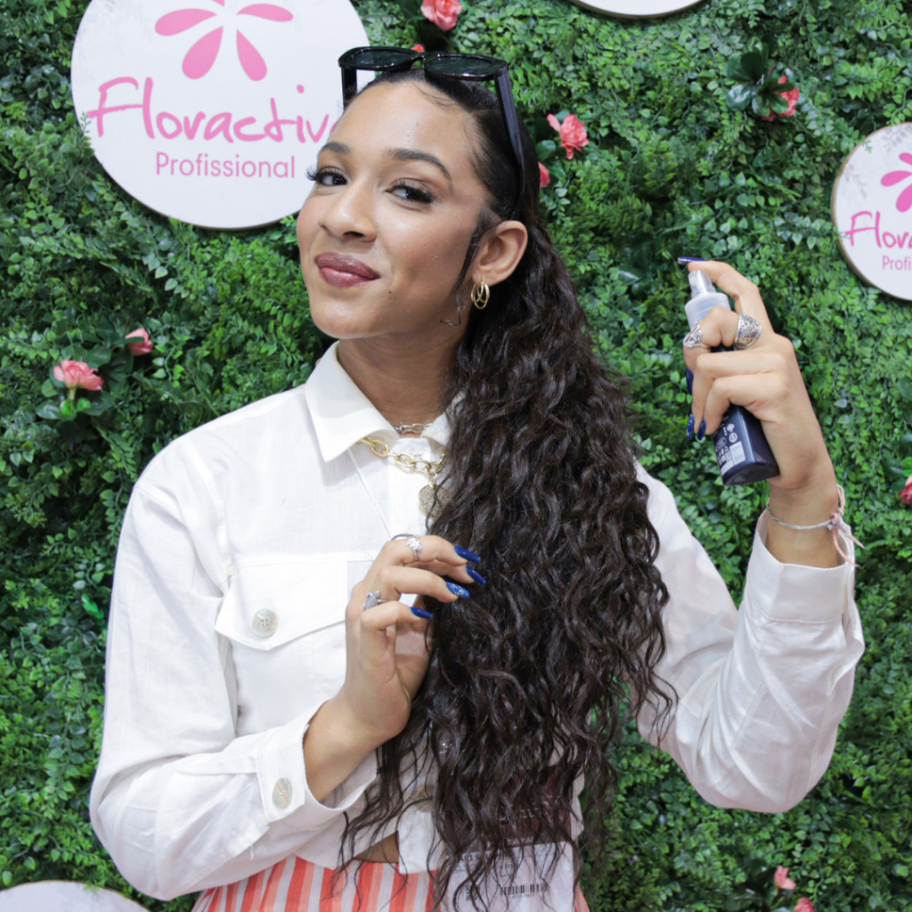 Cuidar dos cabelos vai muito além de lavar e condicionar. Para manter os fios saudáveis, é essencial investir em um tratamento que hidrate, fortaleça e facilite o desembaraço. Por isso, a Floractive desenvolveu a linha Desembucha Home Care, que restaura a fibra capilar e mantém a cor vibrante, proporcionando um cuidado completo.